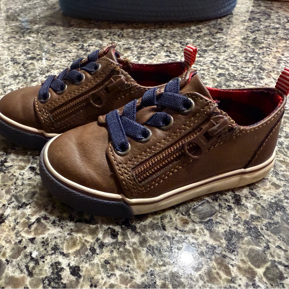 Cat & Jack Brown Sneakers with Navy Laces size 6 boys - Picture 2 of 5